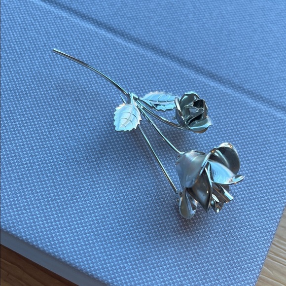 The Unbranded Brand Jewelry - Vintage silver tone rose flower pin.